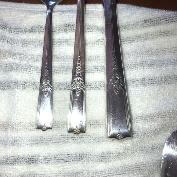 Vintage Wm A Rogers Grille King Arthur Pattern Silverplate Flatware 36 Pcs - Picture 6 of 11